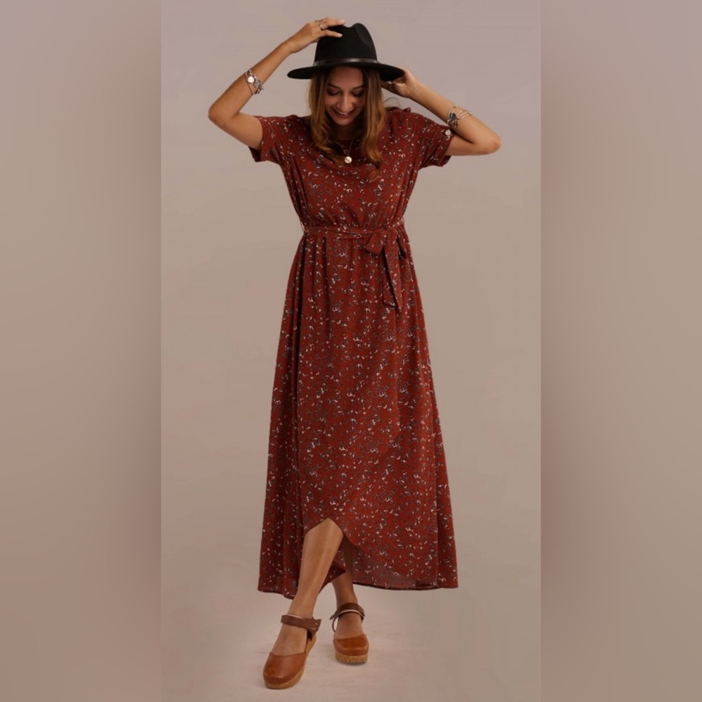 Short sleeve, round, neck, elastic waist, belt tie, floral maxi dress